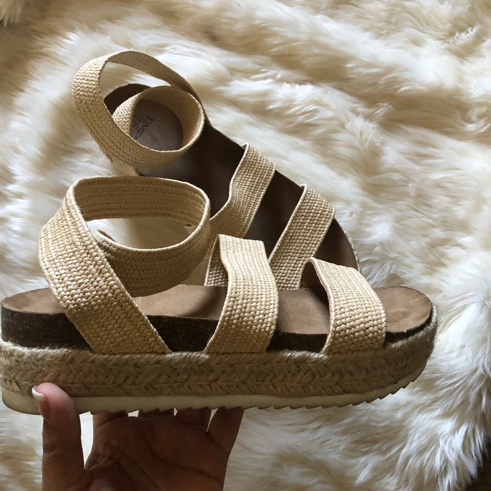 Sandals - Picture 3 of 6